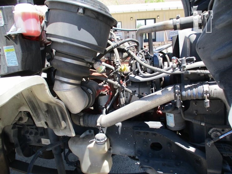 2013-freightliner-business-class-m2-112-image-5