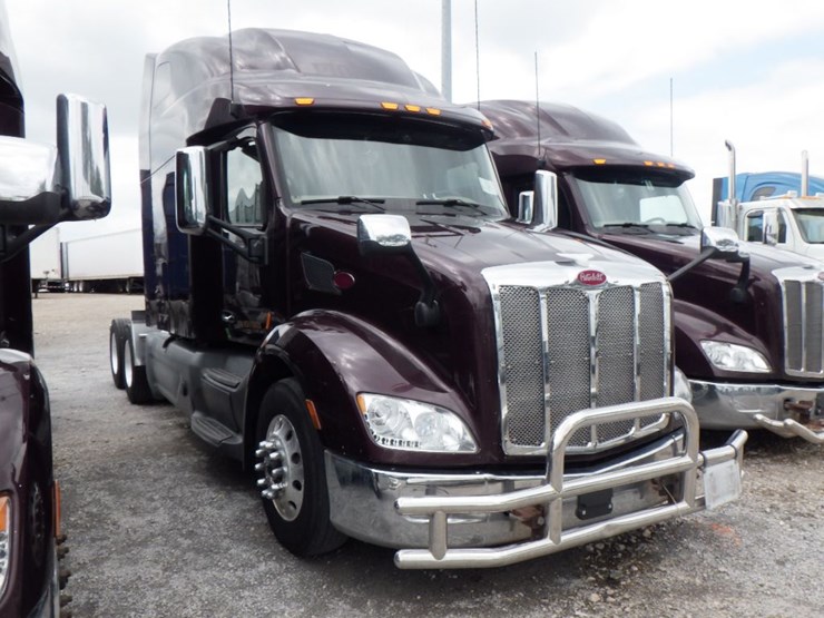 2019-peterbilt-579-image-3