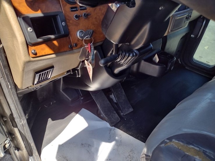 peterbilt-340-image-16