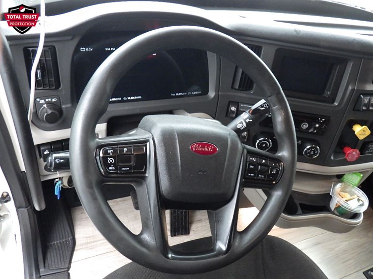 2023-peterbilt-579-image-24