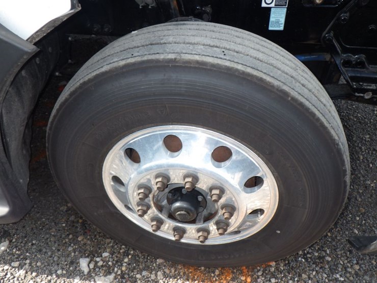 2021-kenworth-t680-image-27