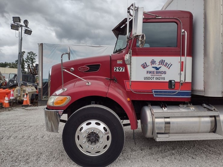 peterbilt-335-image-20