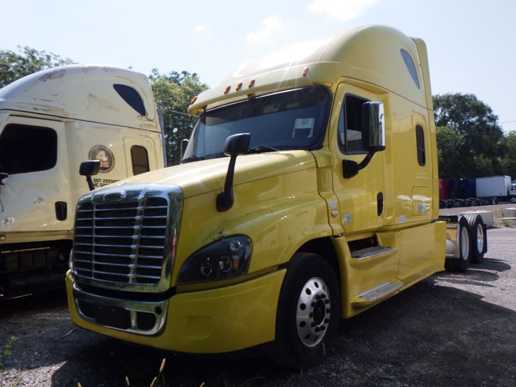 2014-freightliner-cascadia-125-image-1