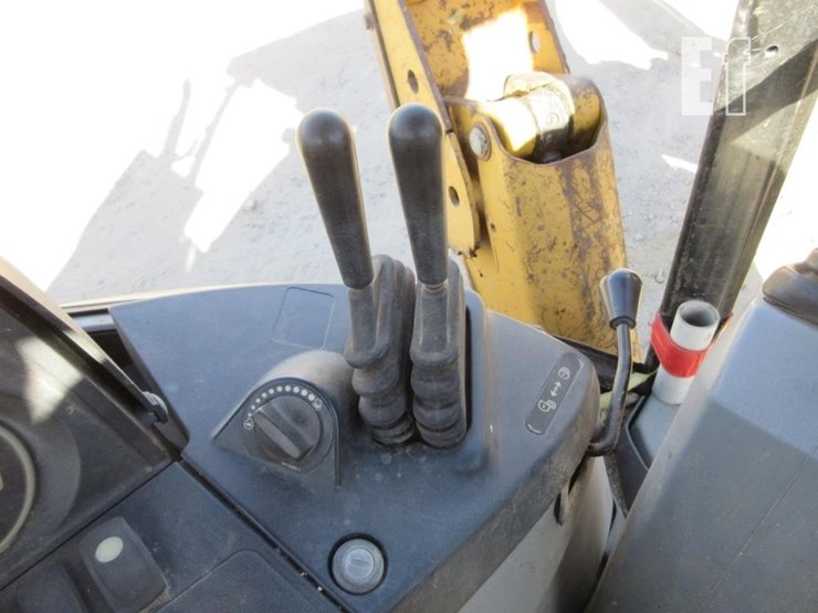 2013-caterpillar-420f-image-12