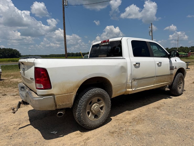 2015-dodge-2500-image-3