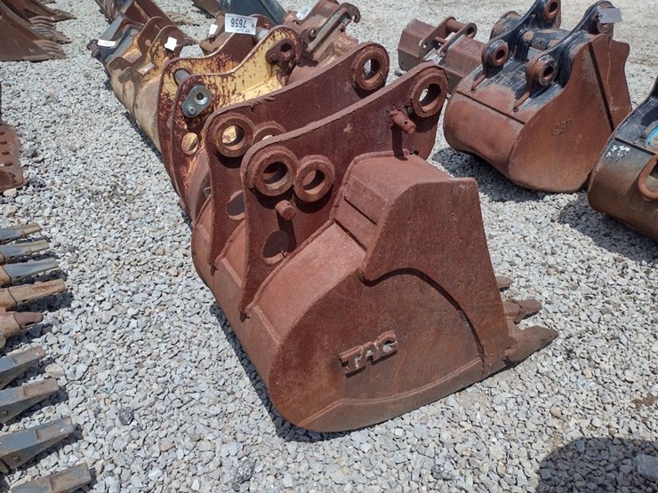 komatsu-pc75r-2-image-3