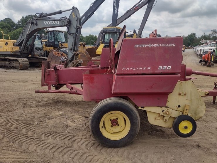 new-holland-320-image-14