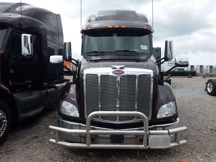 2019-peterbilt-579-image-2