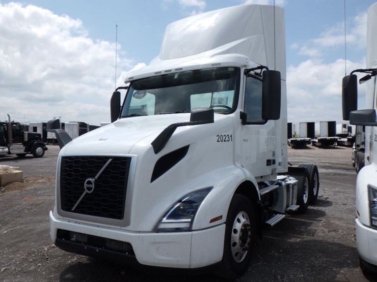 2020-volvo-vnr300-image-1