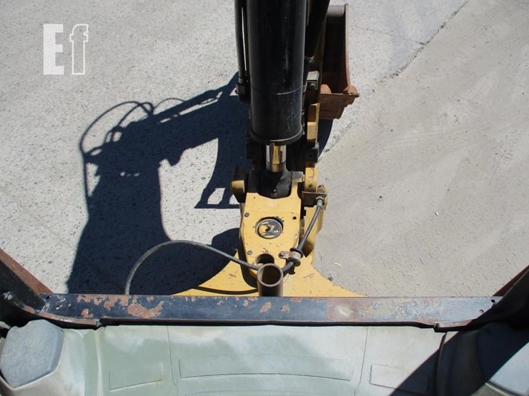 2010-caterpillar-420e-image-18