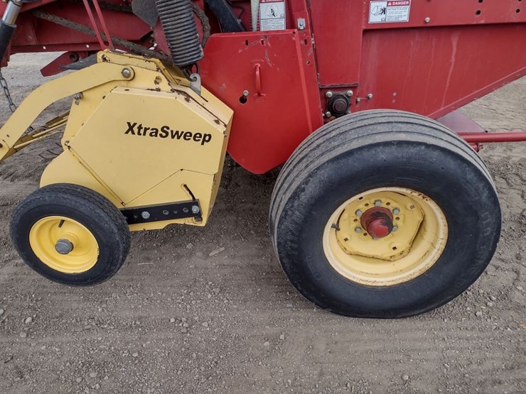 new-holland-br740-image-7