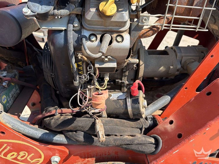 2019-ditch-witch-c16x-image-10