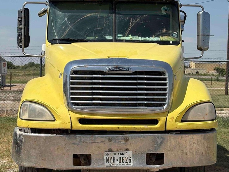 2007-freightliner-columbia-120-image-38