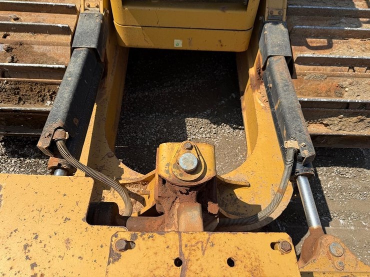 2013-caterpillar-d6n-lgp-image-9
