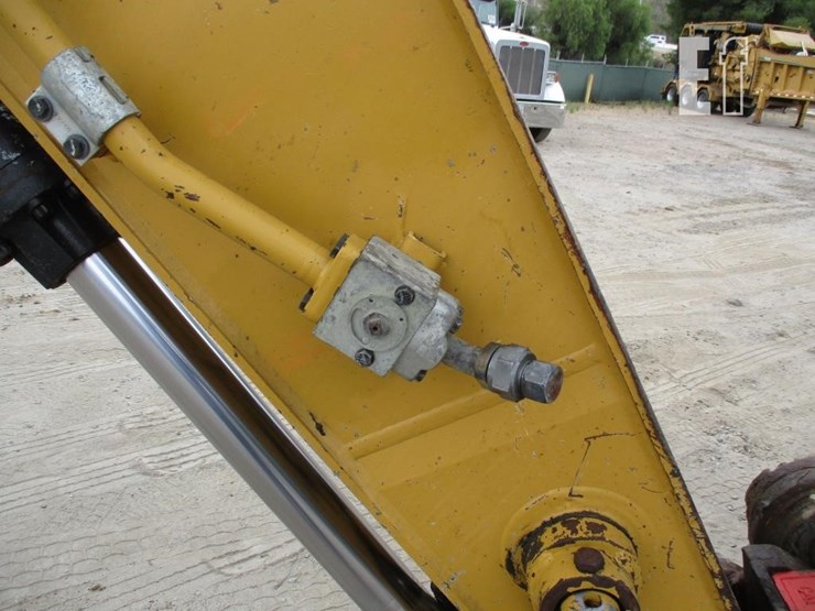 2015-caterpillar-336fl-image-17