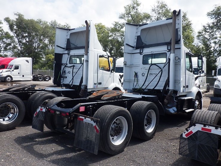 2019-volvo-vnr300-image-9