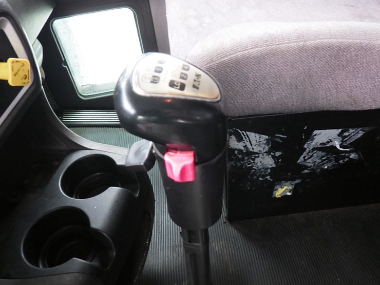 2016-kenworth-t800-image-21