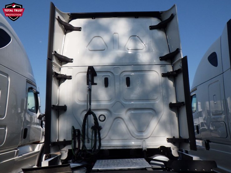 2022-freightliner-cascadia-126-image-13