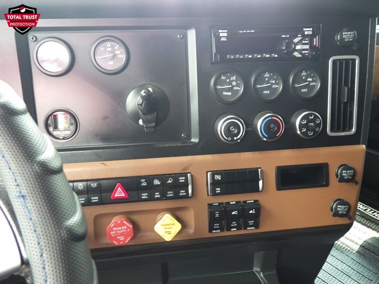 2019-freightliner-cascadia-126-image-22