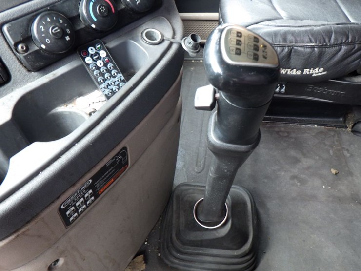 2015-freightliner-cascadia-125-evolution-image-25