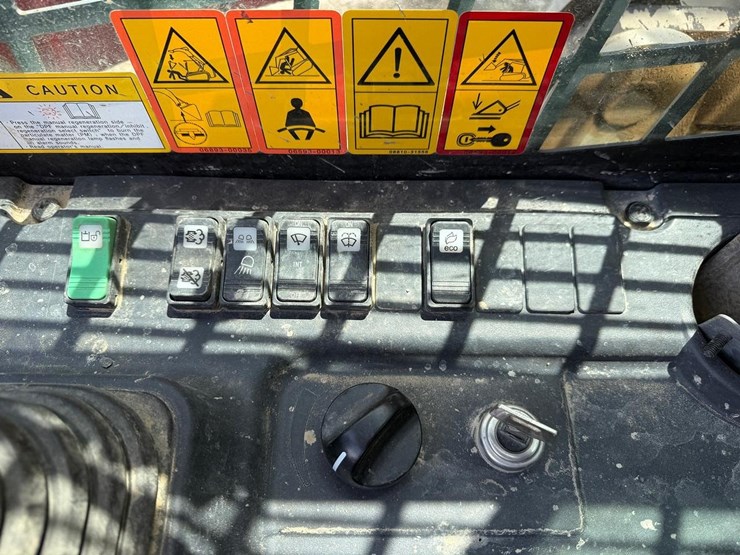 2023-takeuchi-tl12v2-image-24