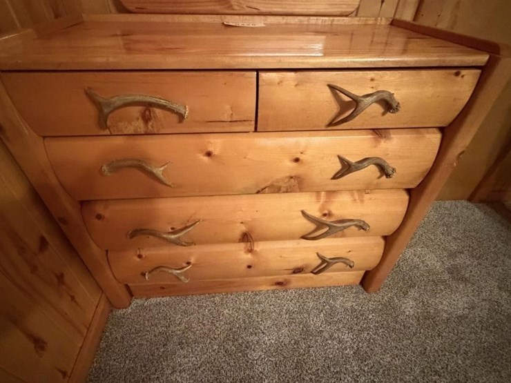 dresser-33-image-3