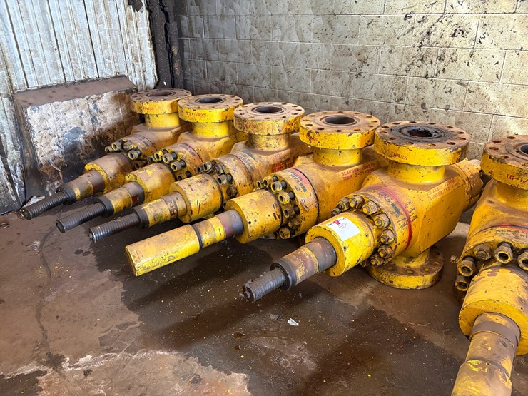 (5x$)-7-1/16”-10k-frac-valves-image-1
