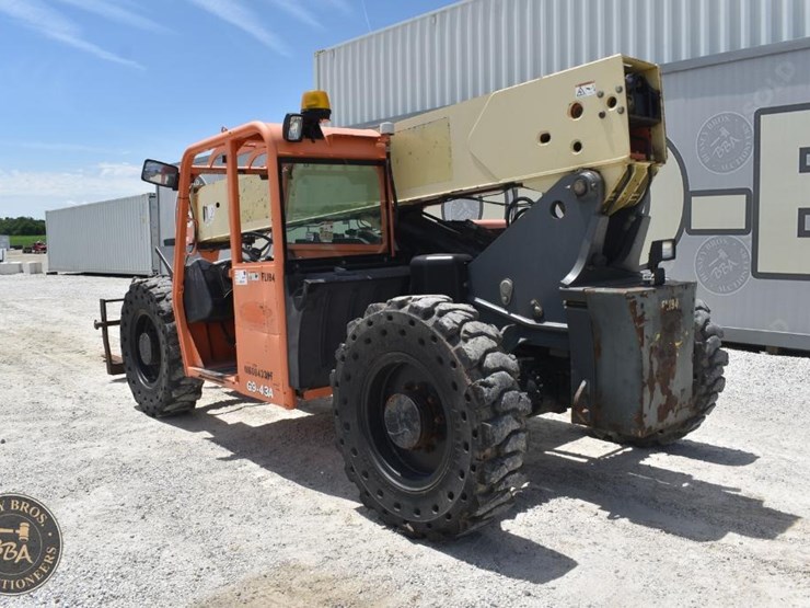 2012-jlg-g9-43a-image-3