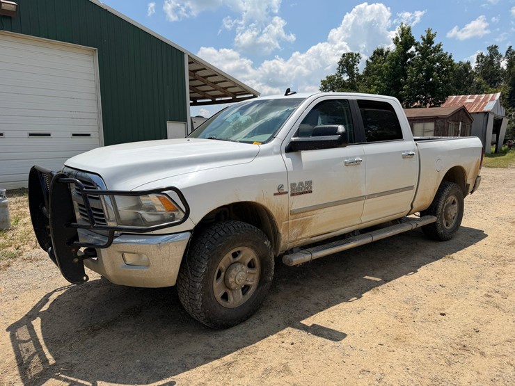2015-dodge-2500-image-1