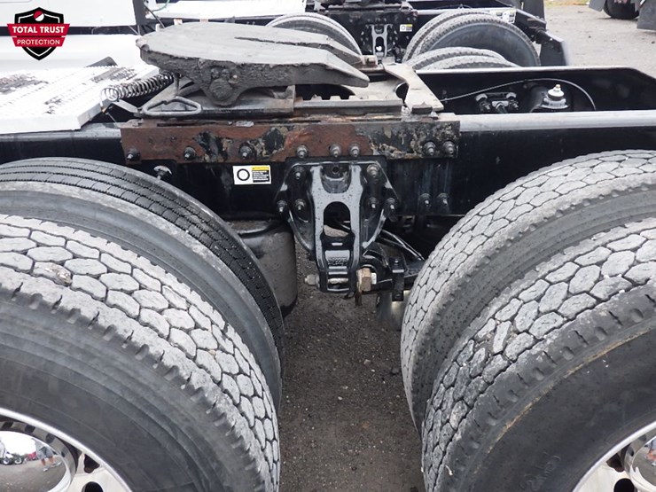 2023-peterbilt-579-image-19