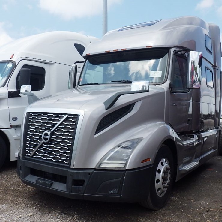 2019 VOLVO VNL860