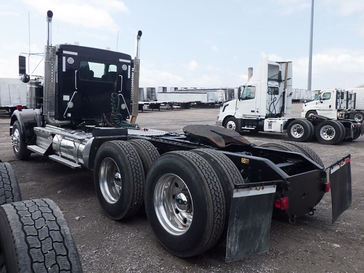 2016-kenworth-w900-image-12