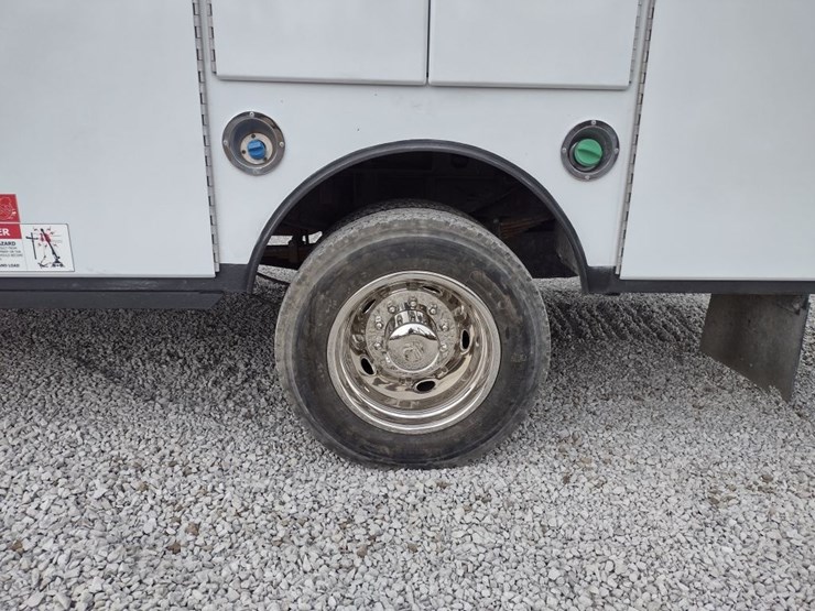 18-ford-f550-image-18