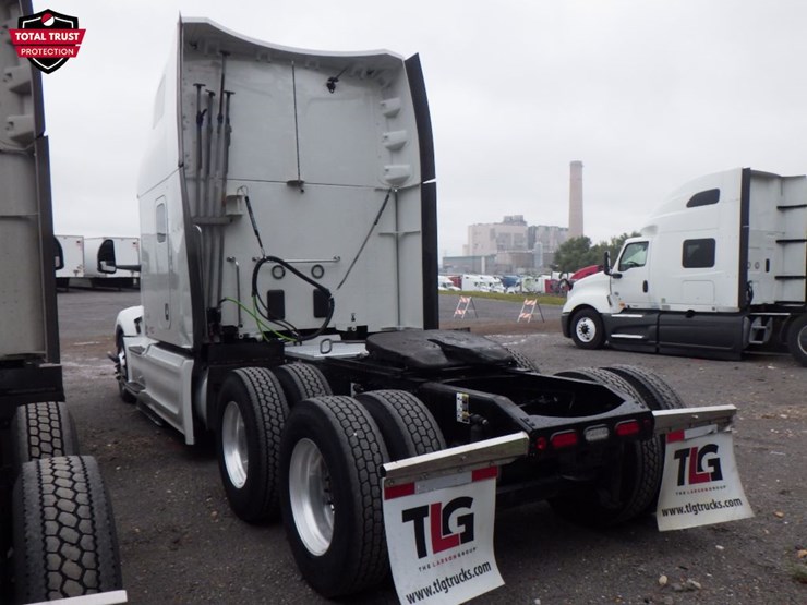 2022-peterbilt-579-image-14