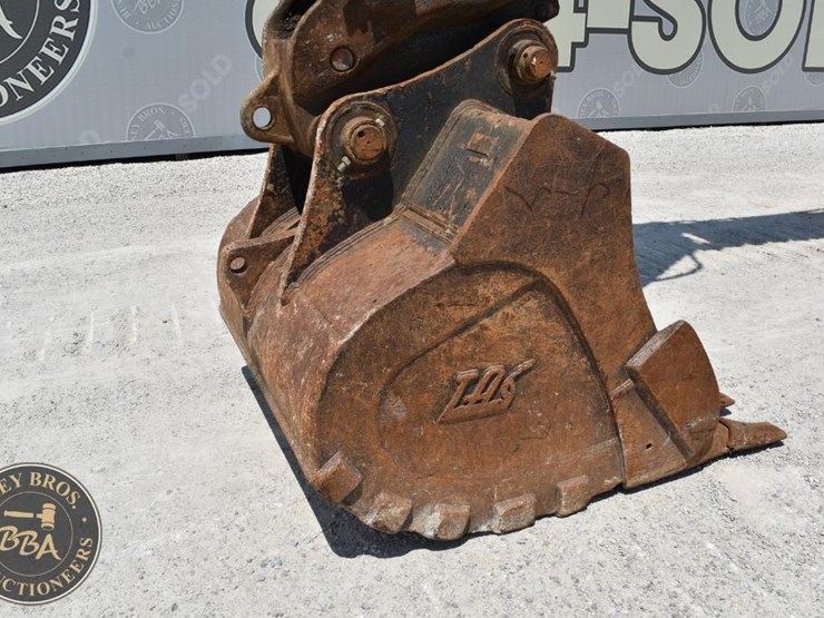 2016-deere-350g-lc-image-21