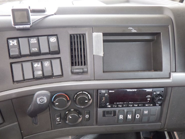 2020-volvo-vnr300-image-21