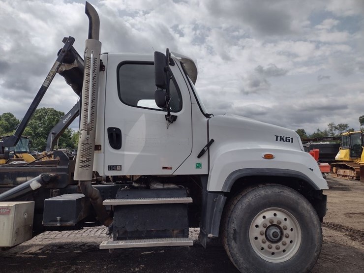 freightliner-114sd-image-24