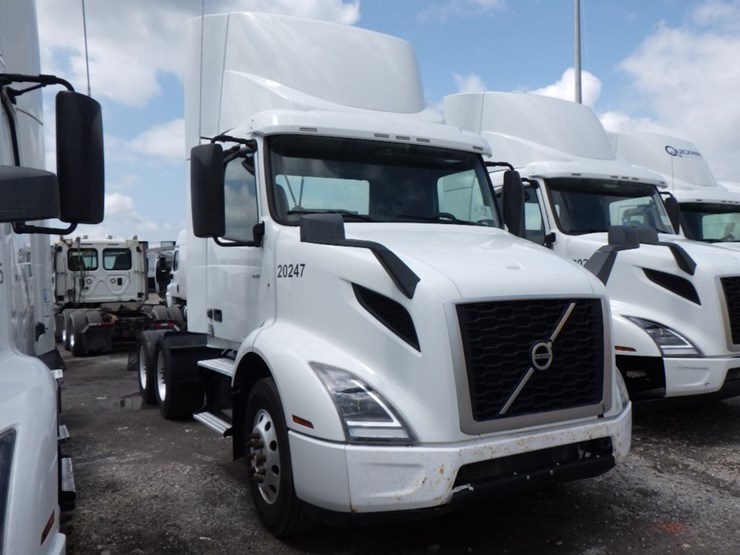 2020-volvo-vnr300-image-3