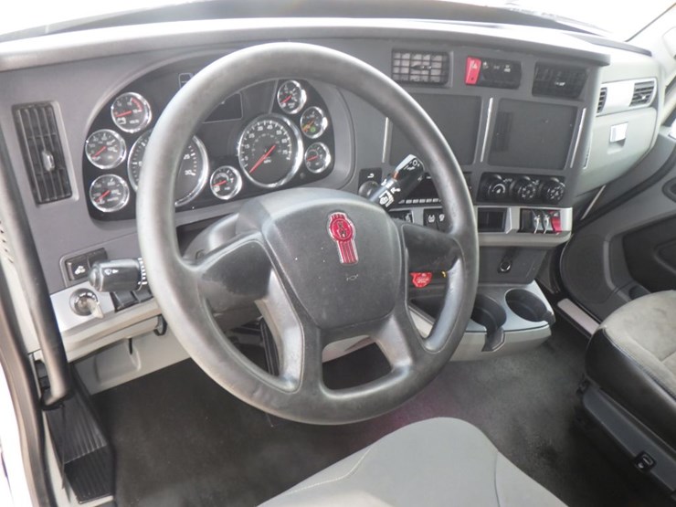 2021-kenworth-t680-image-18