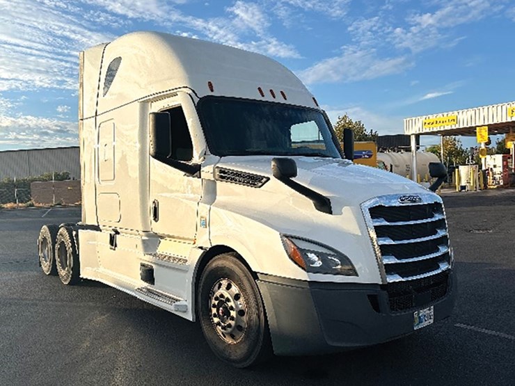 2022-freightliner-cascadia-126-image-1