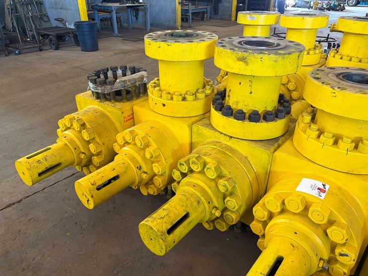 (2-x-$)-7-1/16”-15k-hydraulic-frac-valves,-field-ready-image-3