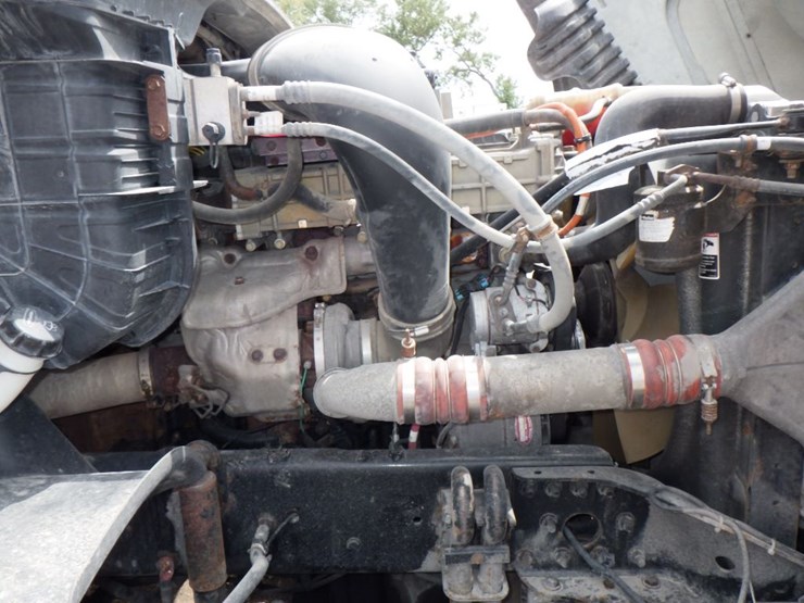 2013-freightliner-cascadia-125-image-26