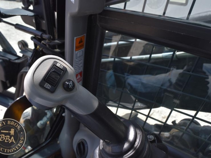 2019-new-holland-c232-image-44