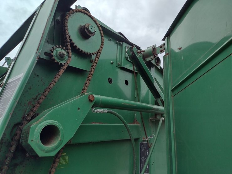 john-deere-330-image-6
