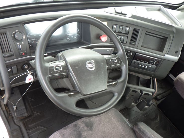 2020-volvo-vnr300-image-16