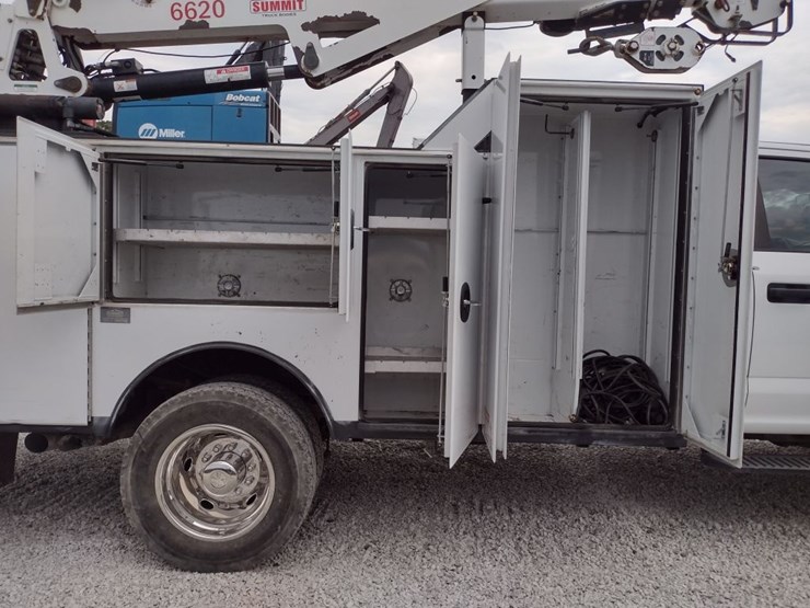 18-ford-f550-image-41