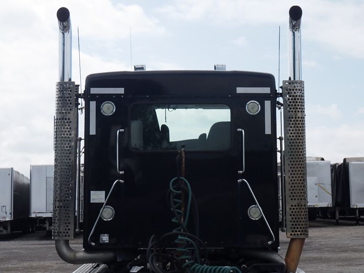 2016-kenworth-w900-image-11