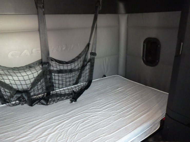 2022-freightliner-cascadia-126-image-6
