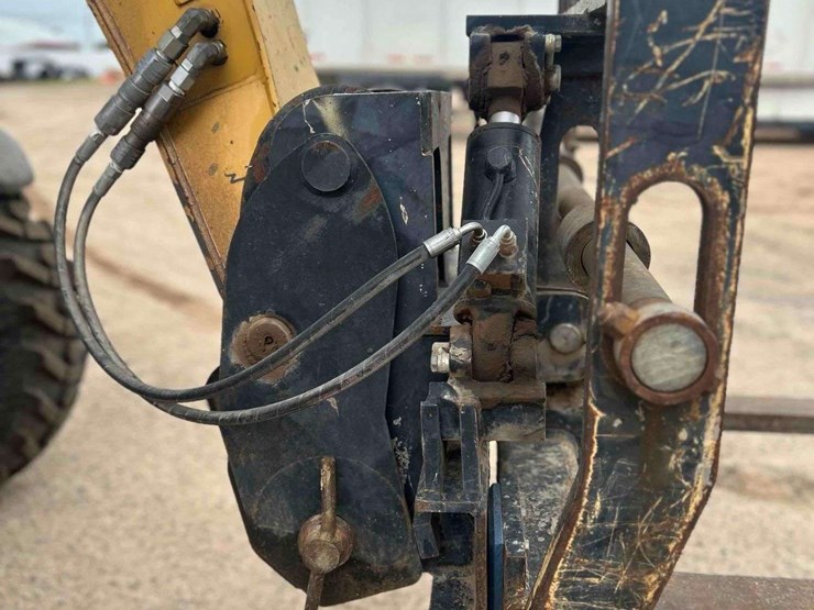 caterpillar-tl642-image-23