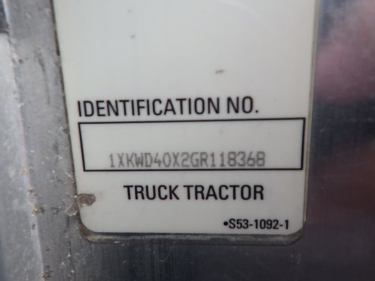 2016-kenworth-w900-image-21